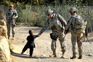 http://www.miximum.fr/wp-content/uploads/2012/12/handshakes_in_afghanistan-300x200.jpg