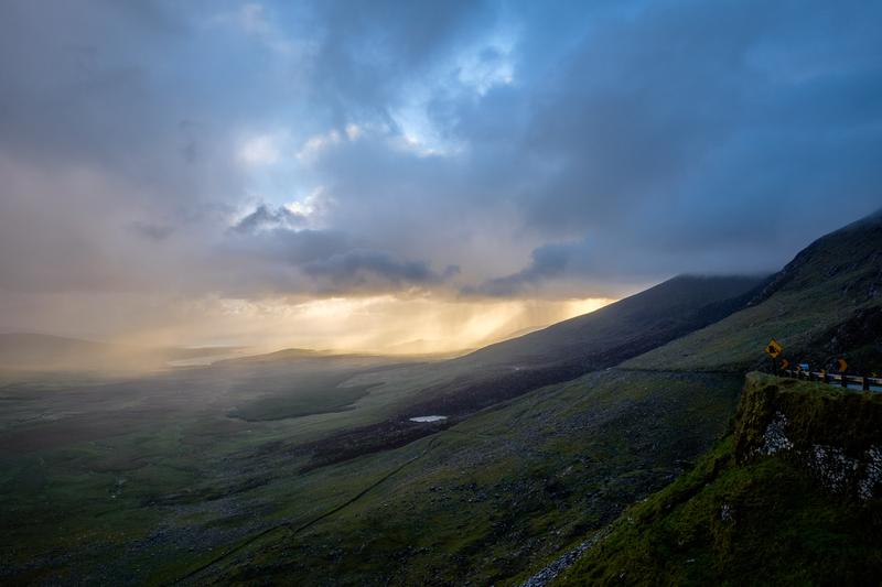 Lever de Soleil sur le Conor Pass, Dingle peninsula