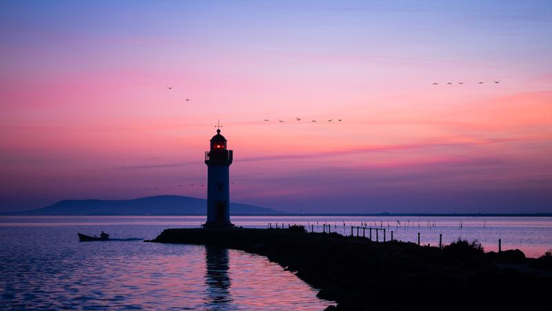 Lever de soleil sur l'étang de Thau à Marseillan