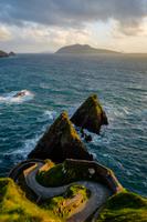 Le chemin sinueux vers le port de Dunquin