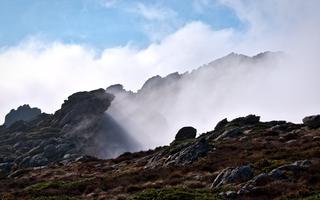 Quelques nuages embrassant le plateau du Caroux.